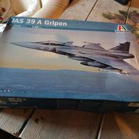 kit da montare aereo Jas 39 A Gripen  Italeri