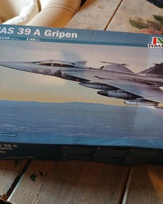 kit da montare aereo Jas 39 A Gripen  Italeri