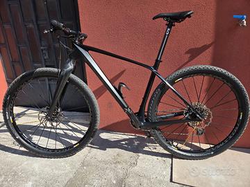 Mountain bike Ghost Lector in carbonio 8,7 kg