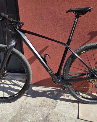 Mountain bike Ghost Lector in carbonio 8,7 kg