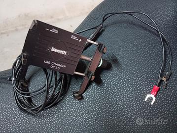 porta cellulare con USB integrata 