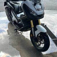 Xadv 750