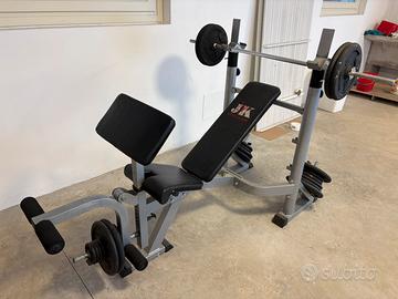 Panca con 130 kg pesi