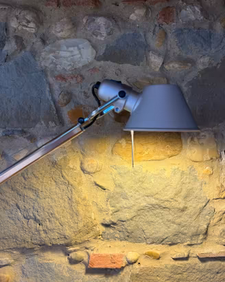Lampada da tavolo Artemide Tolomeo con base