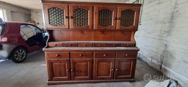 Credenza in legno con vetrina
