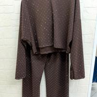 tuta marrone con strass