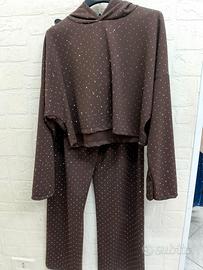 tuta marrone con strass