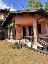 Villa di 208 m² con più di 5 locali e box auto dop