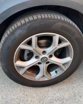 4 Pneumatici nuovi misura 215/60 su 17