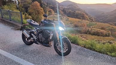 triumph speed triple 1200 rs