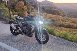 triumph speed triple 1200 rs