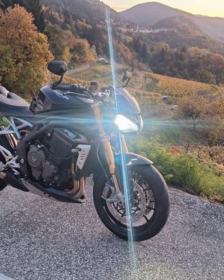 triumph speed triple 1200 rs