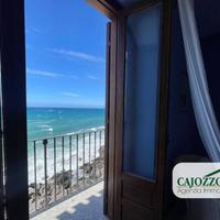 Cefalù: 240 mq accesso diretto al mare