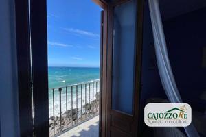 Cefalù: 240 mq accesso diretto al mare