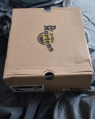 Dr  Martens comprate il 14 agosto 2026