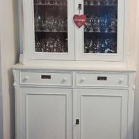 credenza in legno colore bianco dell inizio 900