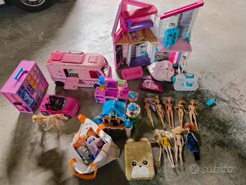 barbie e altri giocattoli