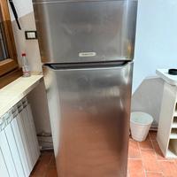 Frigo Ariston in acciaio spazioso