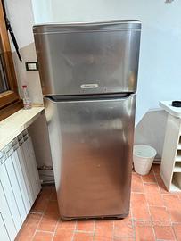 Frigo Ariston in acciaio spazioso