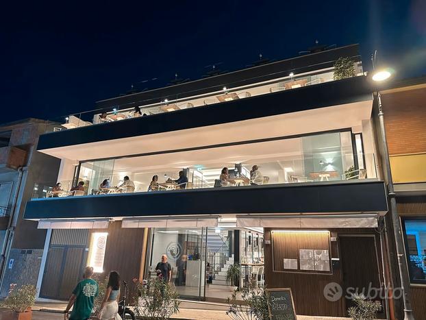 Villasimius, via del Mare: ristorante su più livel