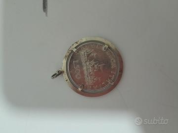 ciondolo con moneta d'argento 