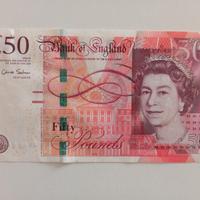 Banconote da 50 e 10 Sterline fuori corso