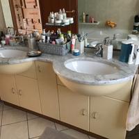 Tre bei  mobili panna e ciliegio