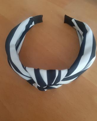 Cerchietto a righe bianche e nere 