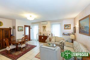 AMPIO QUATTRO LOCALI CON TERRAZZO E POSTO AUTO!!!