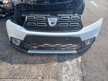 paraurto dacia sandero 2015 