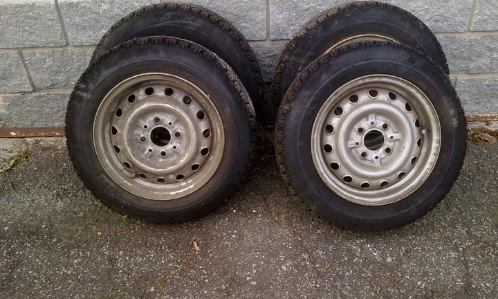 Gomme Panda  ; Gomme Focus  Michelin 205 55 16