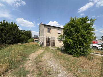 POLESELLA - DUE CASE ACCOSTATE CON GIARDINO, TERRE