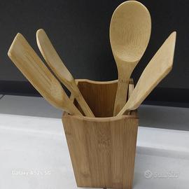 Utensili da cucina in legno.