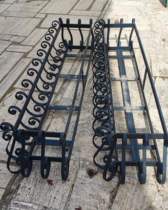 Fioriera a muro in ferro battuto 