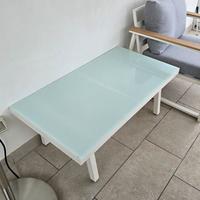 tavolino alluminio bianco con top vetro temperato