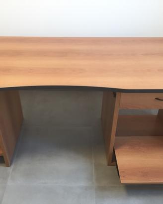 Scrivania ergonomica in legno con cassetto