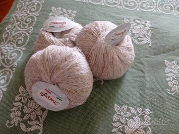 3 gomitoli nuovi di lana
