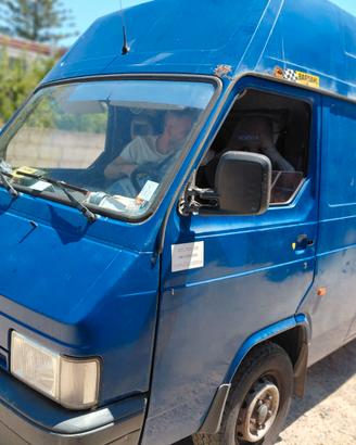 Nissan trade 100 passo lungo funzionante.
