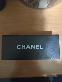 Occhiali da sole vinta e donna chanel