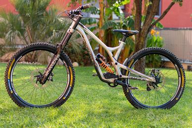 Commencal Supreme DH v4 taglia M
