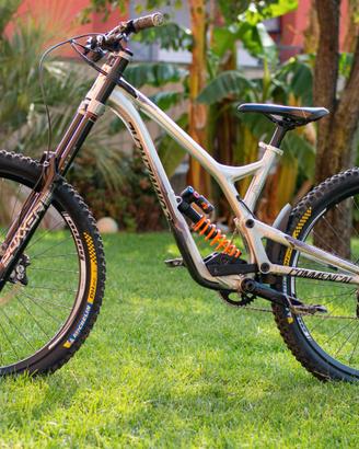 Commencal Supreme DH v4 taglia M