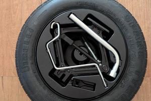 Ruotino di scorta Pirelli + kit cric