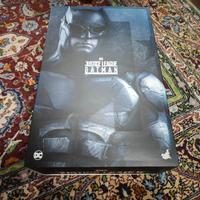 HOT TOYS MMS432 BATMAN TACTICAL BATSUIT VERSION JU