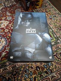 HOT TOYS MMS432 BATMAN TACTICAL BATSUIT VERSION JU