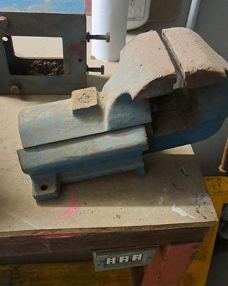 Morsa in ghisa funzionate con base per montaggio