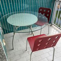 Tavolo e sedie da esterno