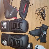 kit boxe nuovo: guantoni, scarpe, corda, protezion