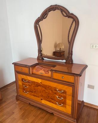 Cassettiera con specchiera per camera da letto