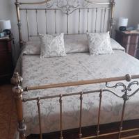 letto matrimoniale in ferro battuto. Testata
