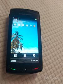Smartphone Sony Ericsson U5i Vivaz di colore nero.